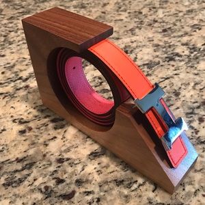 Belt Display Holder in Caro Walnut